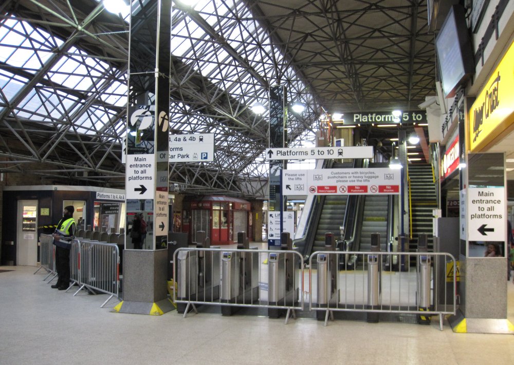 Reading Station 27 December 2010